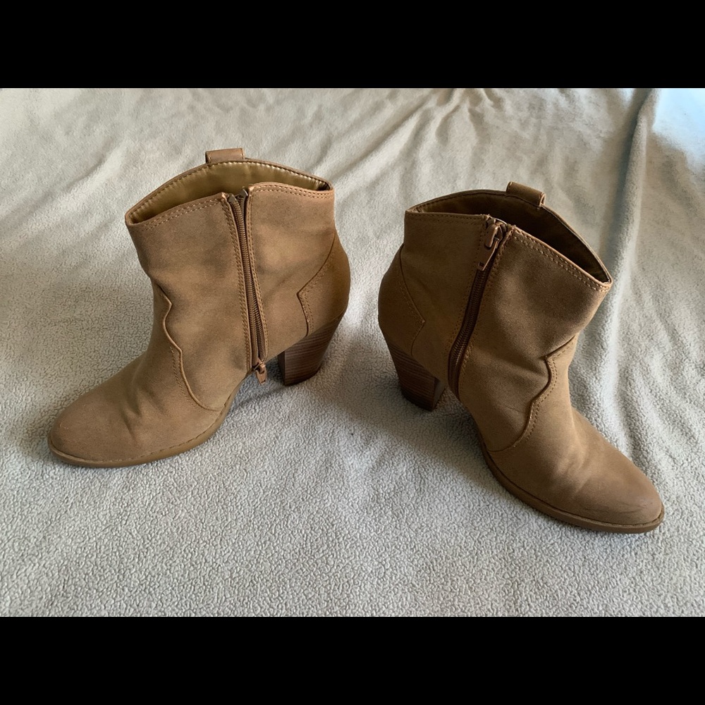 Brown western booties  / AE